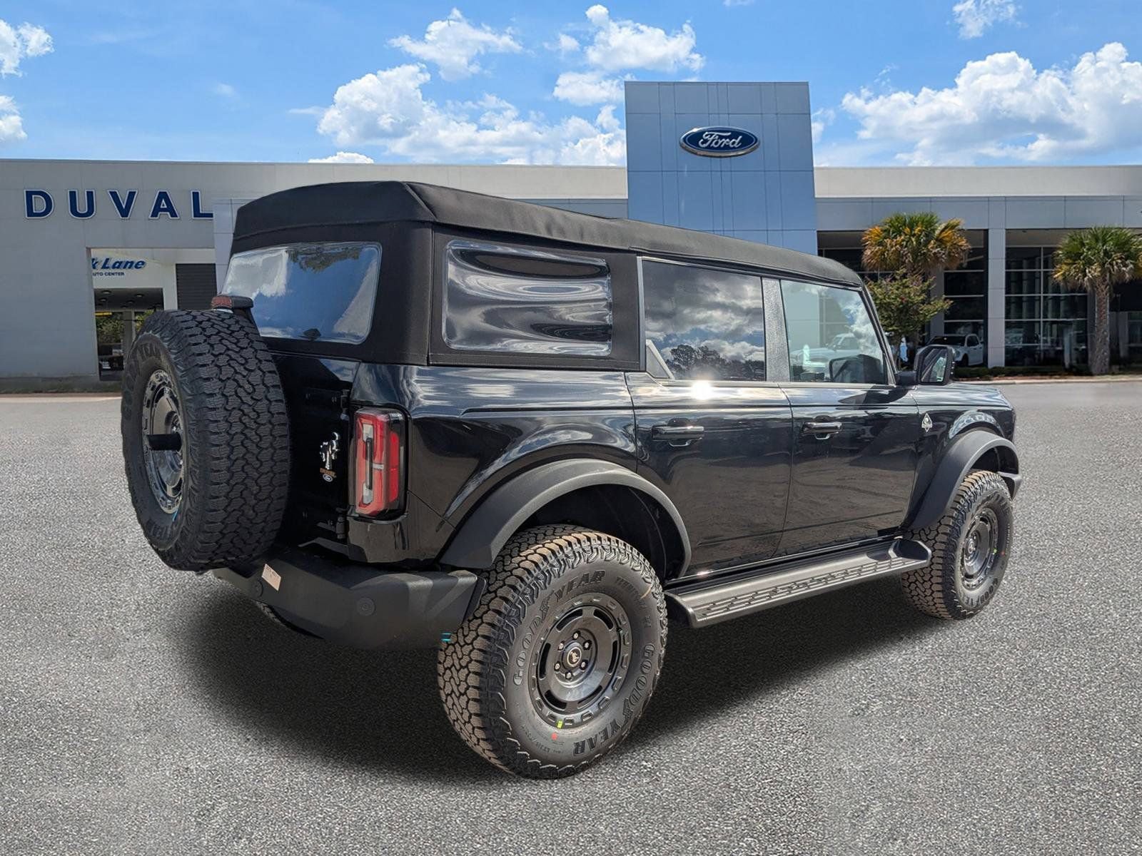 New 2025 Ford Bronco Outer Banks w/ Sasquatch Package AWD/4WD image 4