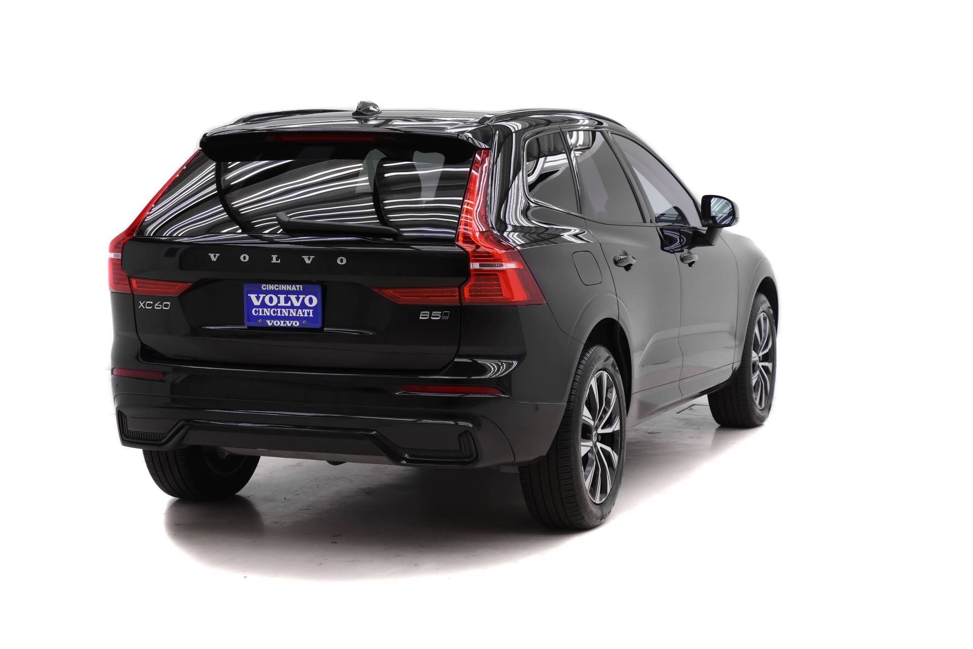 Certified 2025 Volvo XC60 B5 Plus image 5