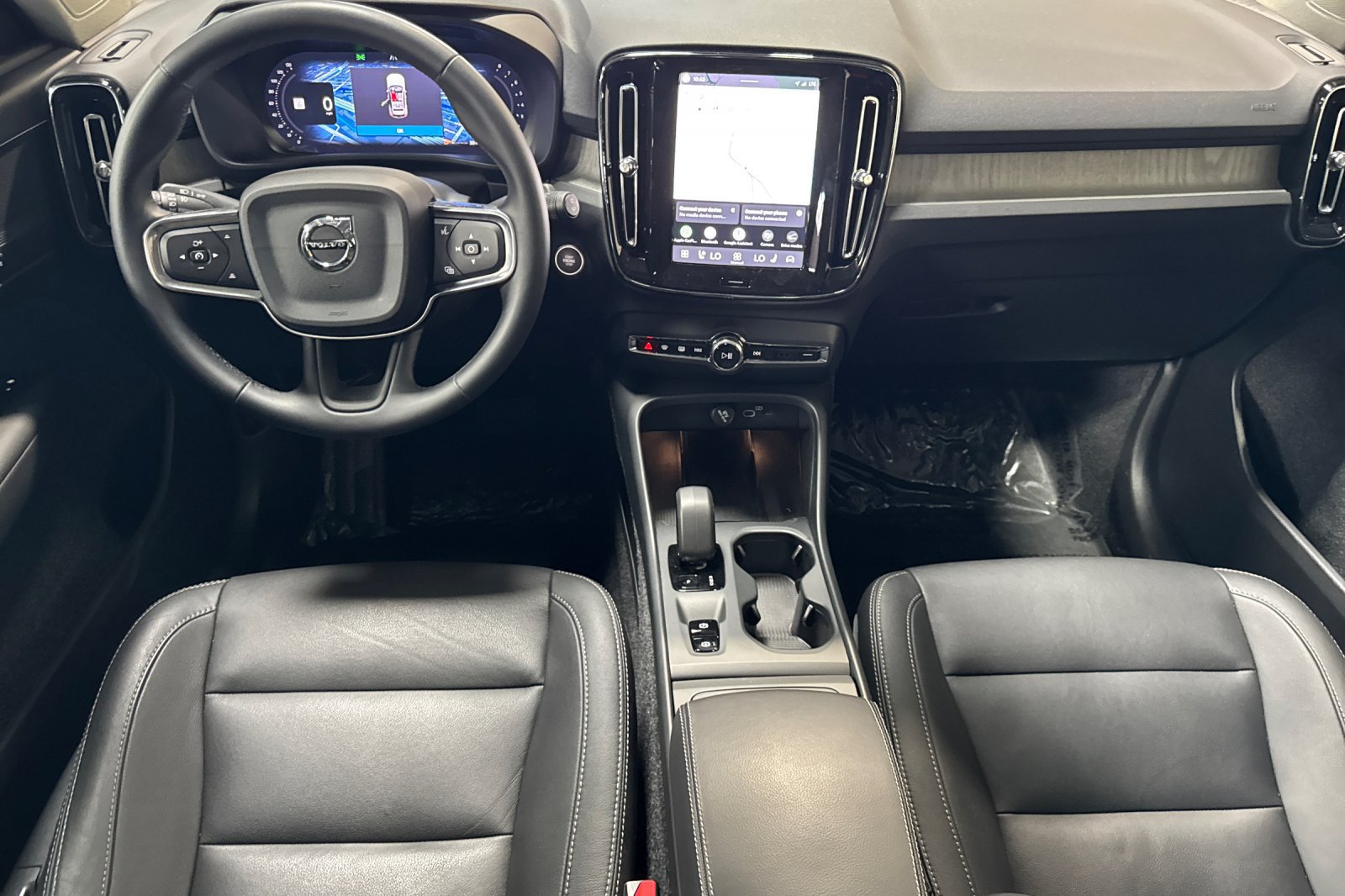Used 2026 Volvo XC40 B5 Plus w/ Protection Package Premier AWD/4WD image 3