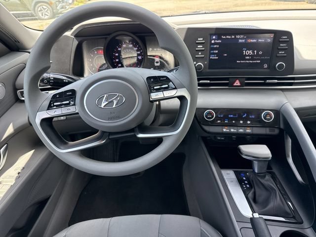 Used 2023 Hyundai Elantra SEL FWD image 17