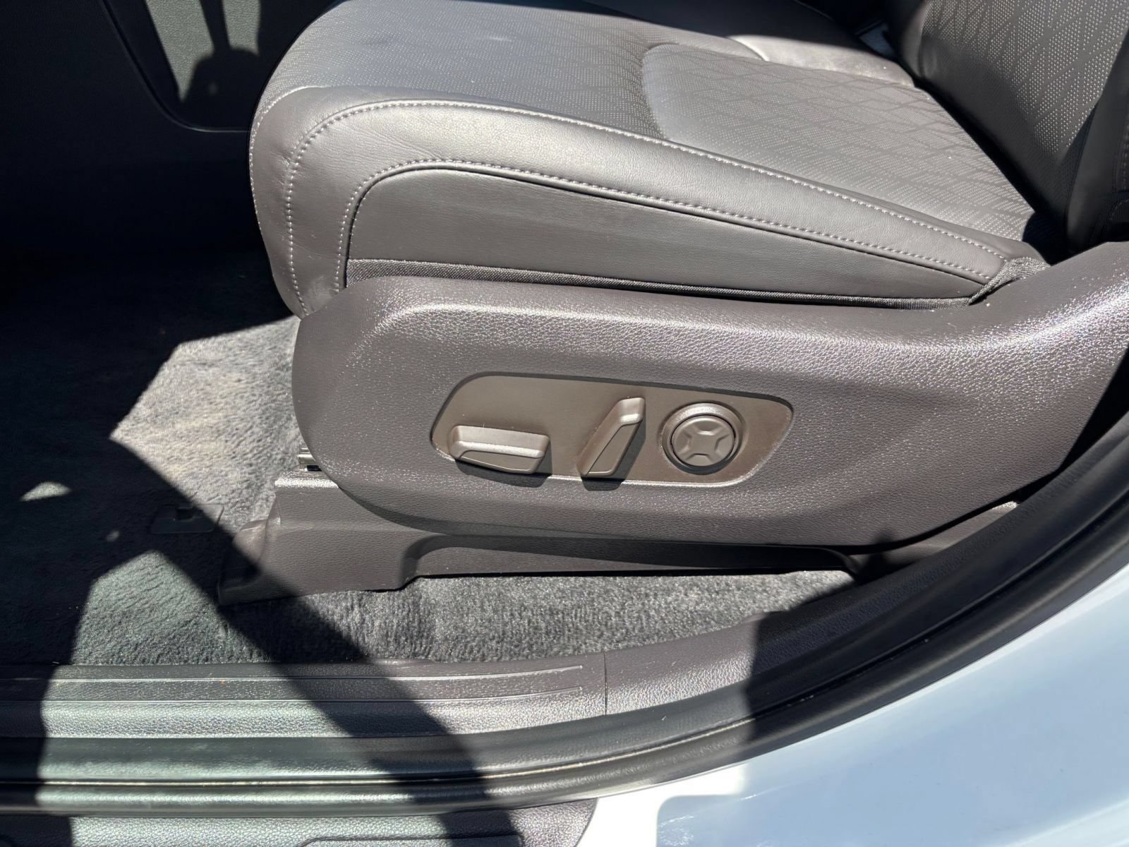 Used 2026 Kia Carnival FWD image 23