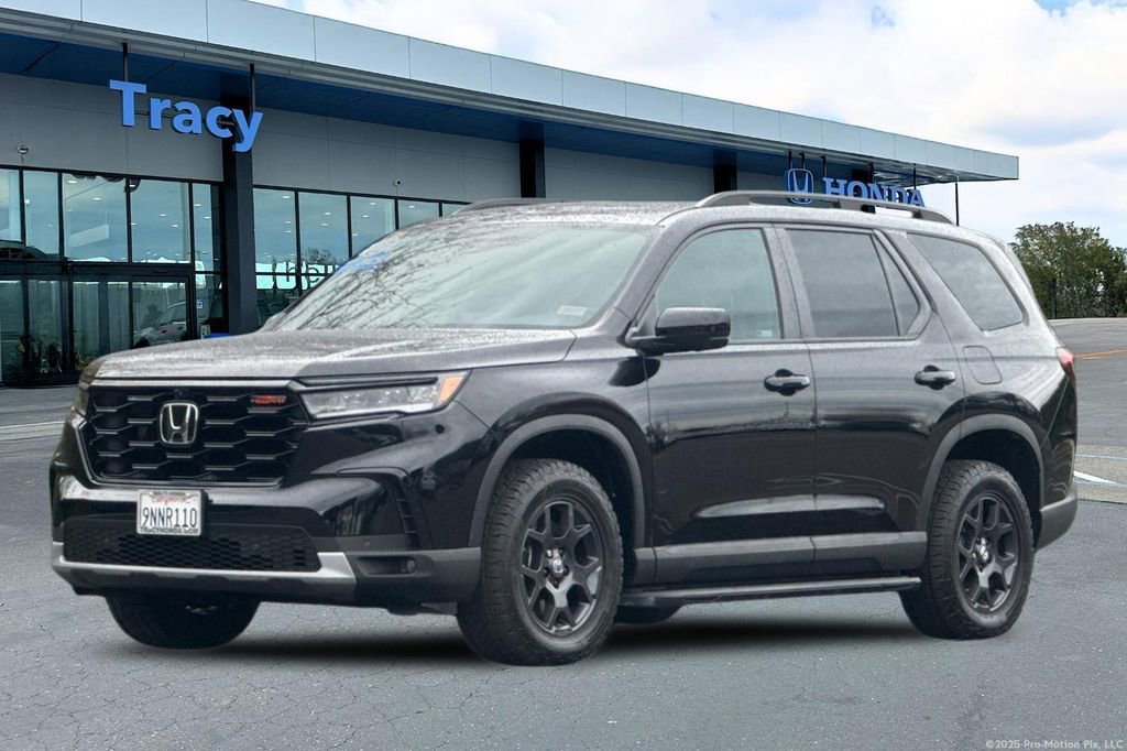 Certified 2025 Honda Pilot TrailSport image 13