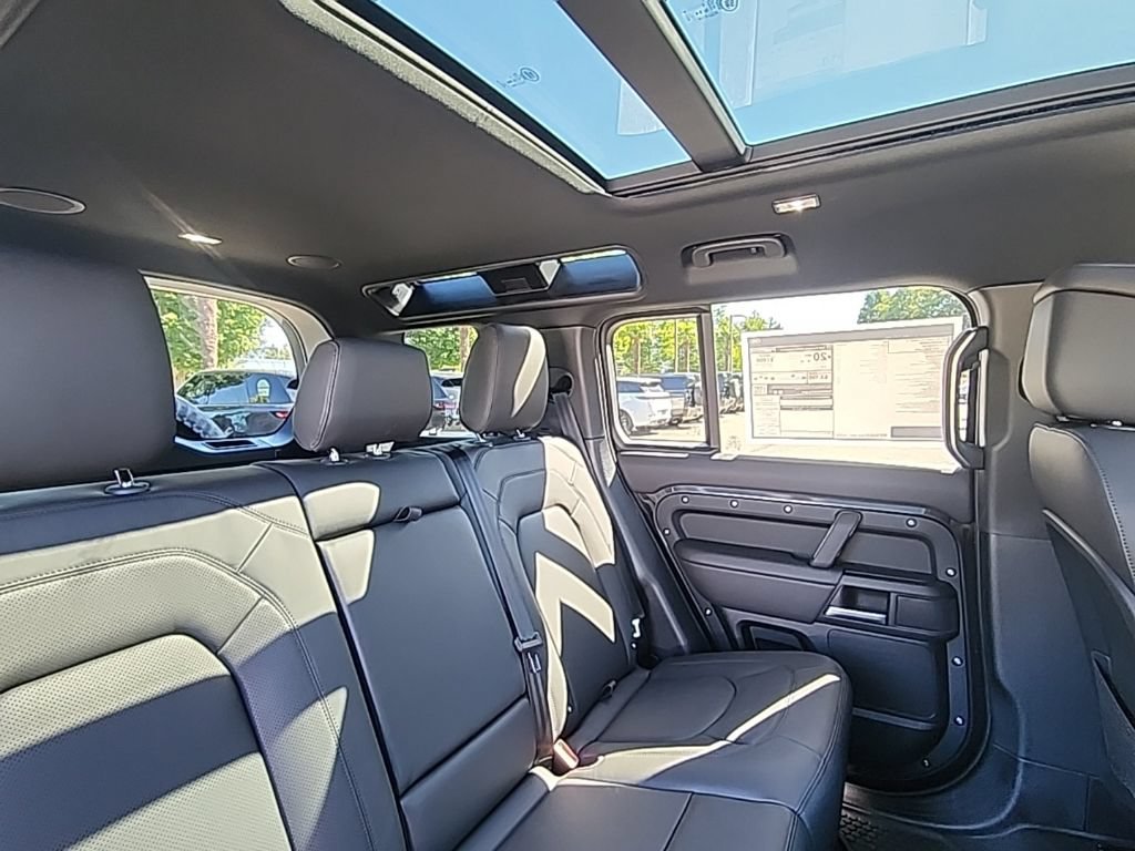 New 2026 Land Rover Defender 110 X-Dynamic SE AWD/4WD image 18