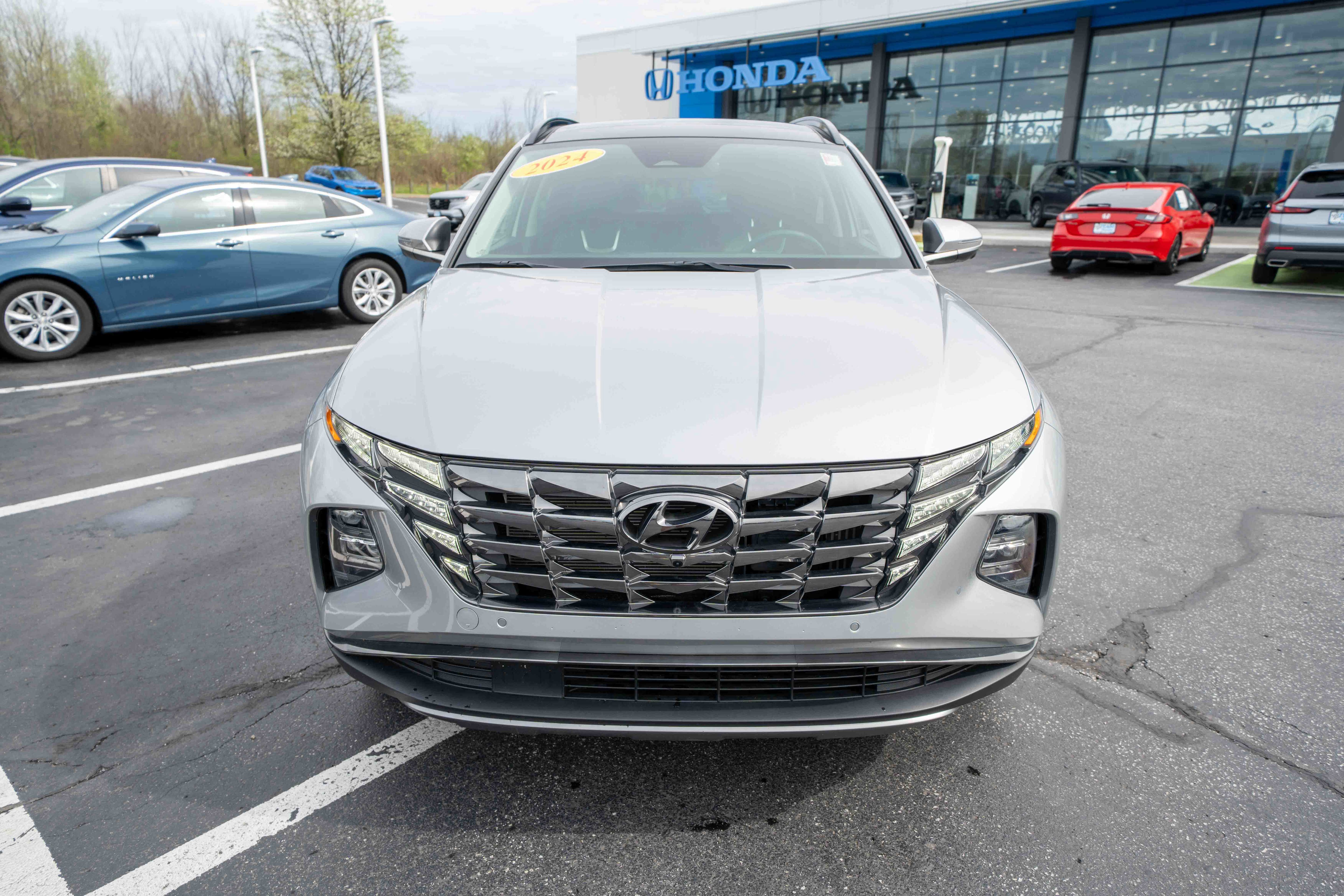 Used 2024 Hyundai Tucson Limited AWD/4WD image 2