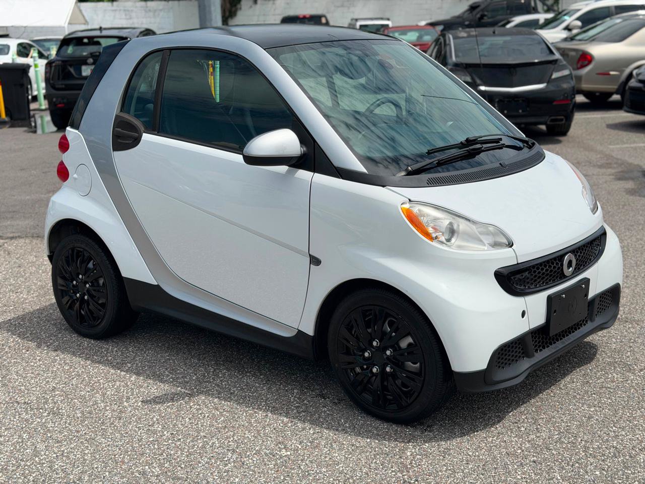 Used 2015 smart fortwo pure RWD image 3