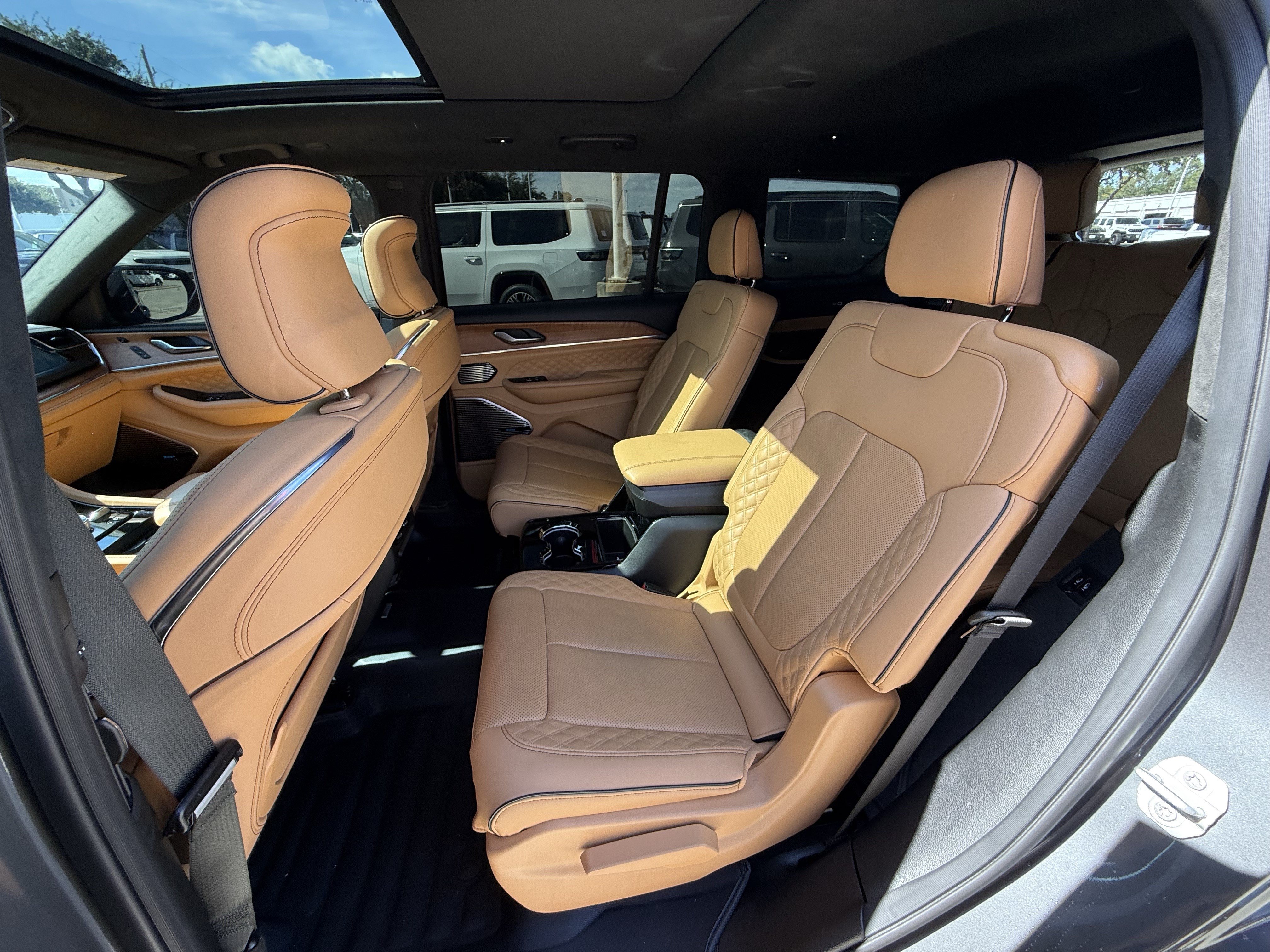 Used 2025 Jeep Grand Cherokee L Summit AWD/4WD image 30