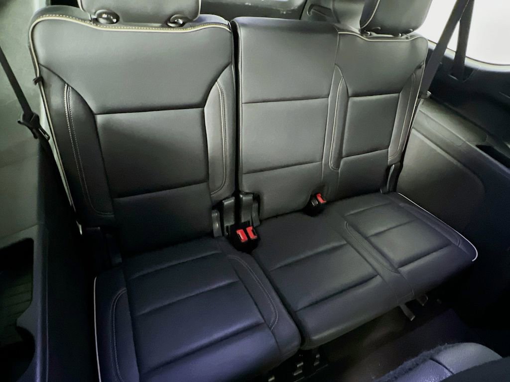Used 2023 Chevrolet Suburban Premier image 28