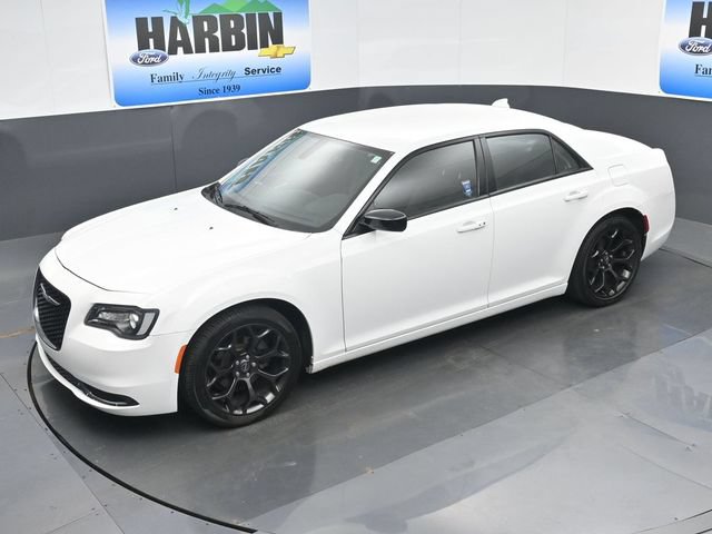 Used 2019 Chrysler 300 Touring w/ Sport Appearance Package RWD image 18