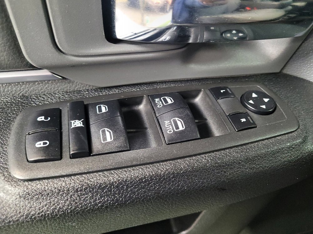 Used 2022 RAM 1500 Classic SLT image 27