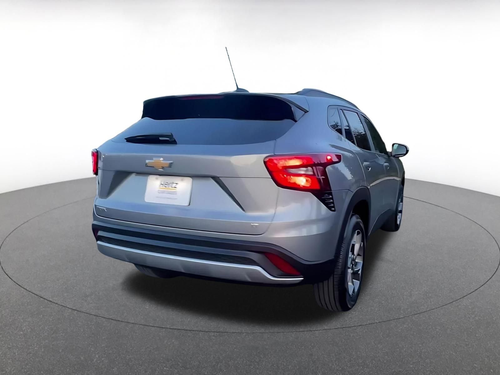 Used 2025 Chevrolet Trax LT w/ LT Convenience Package image 14