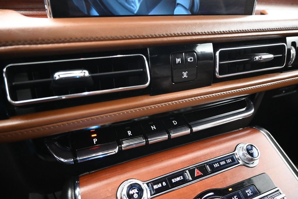 Used 2022 Lincoln Aviator Grand Touring w/ Equipment Group 301A AWD/4WD image 15