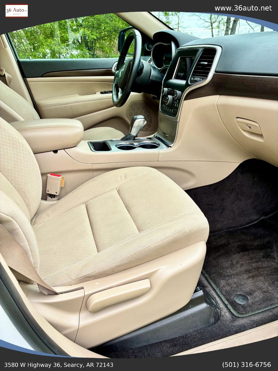 Used 2018 Jeep Grand Cherokee Laredo image 19