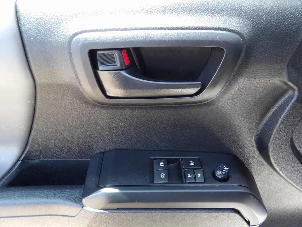 Used 2022 Toyota Tacoma SR RWD image 15