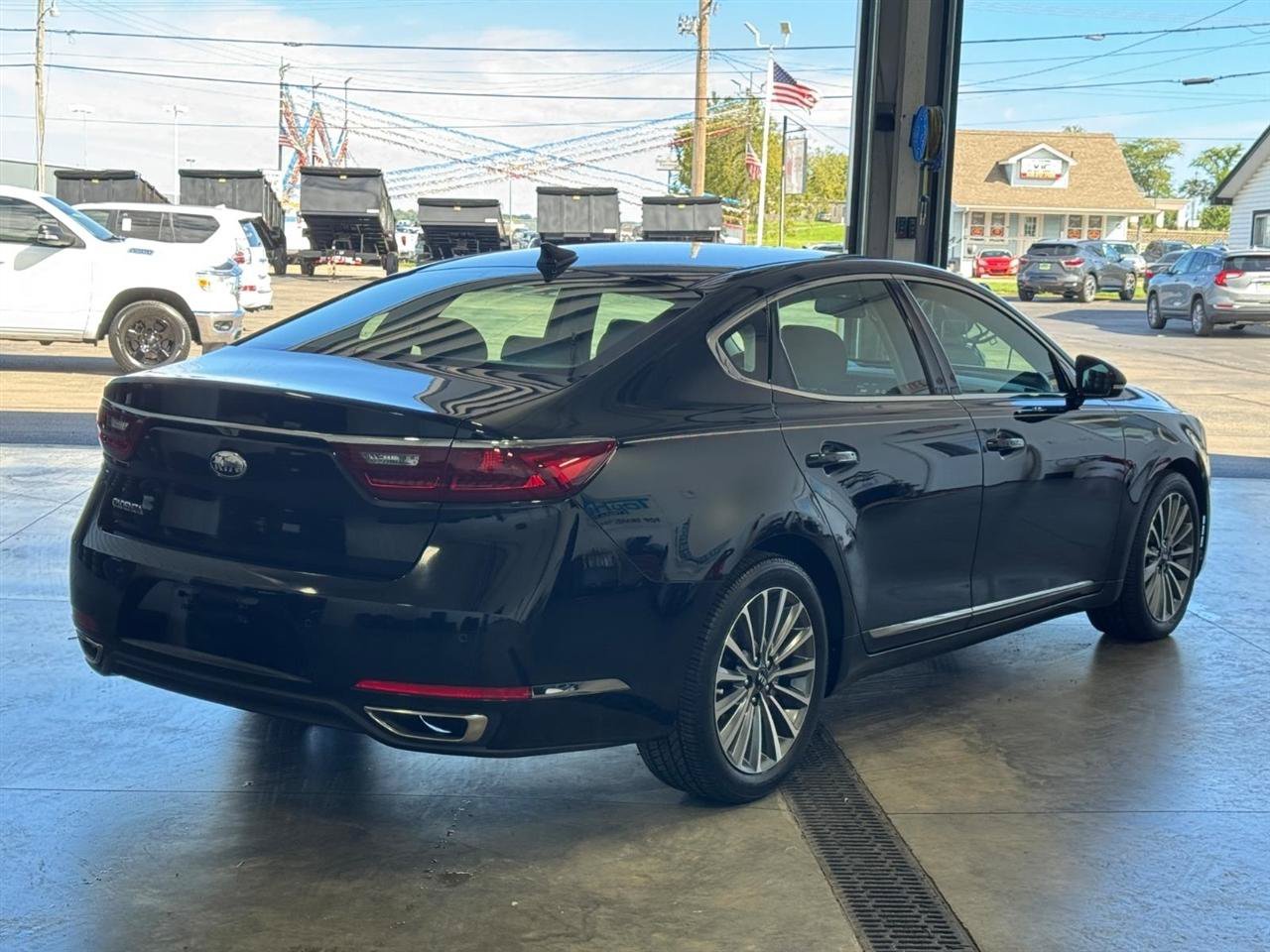 Used 2019 Kia Cadenza Premium FWD image 3