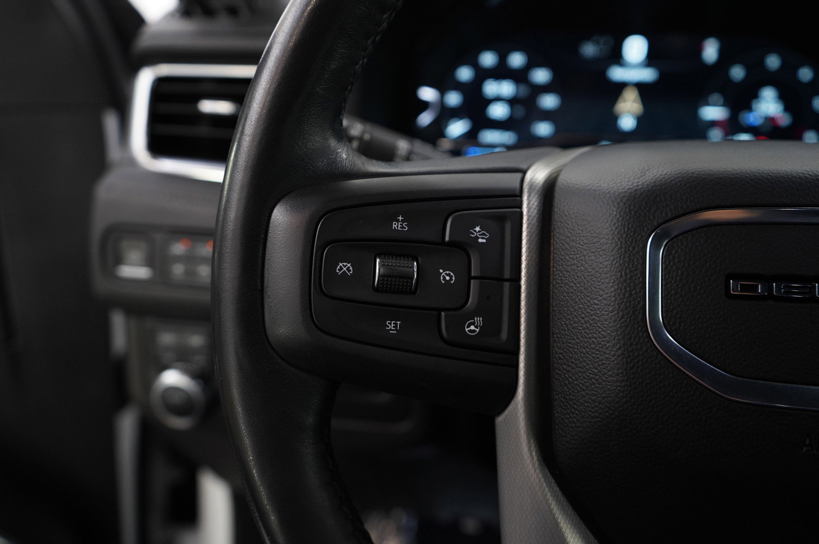 Used 2022 GMC Yukon XL Denali image 19