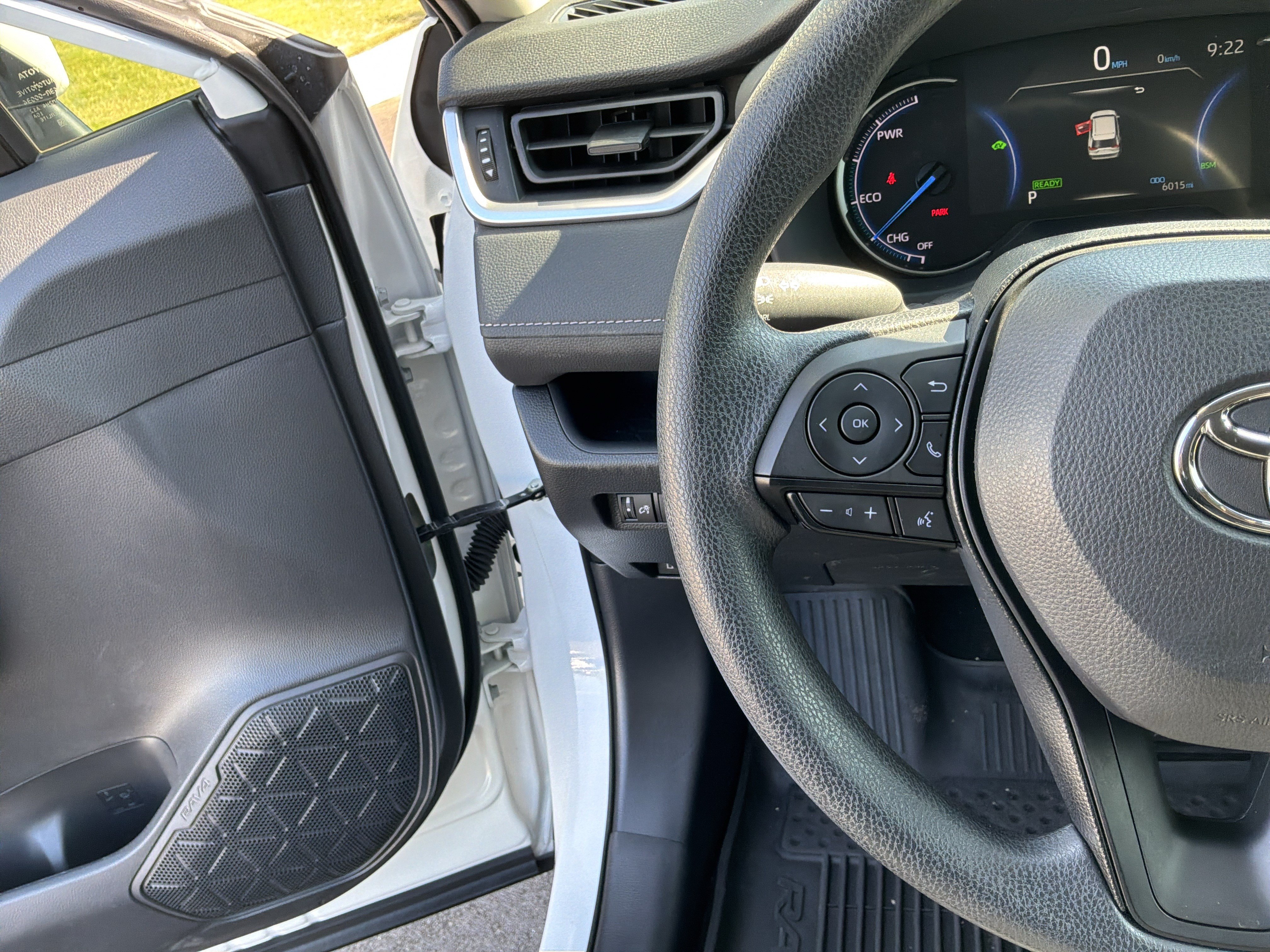 Used 2025 Toyota RAV4 LE AWD/4WD image 19