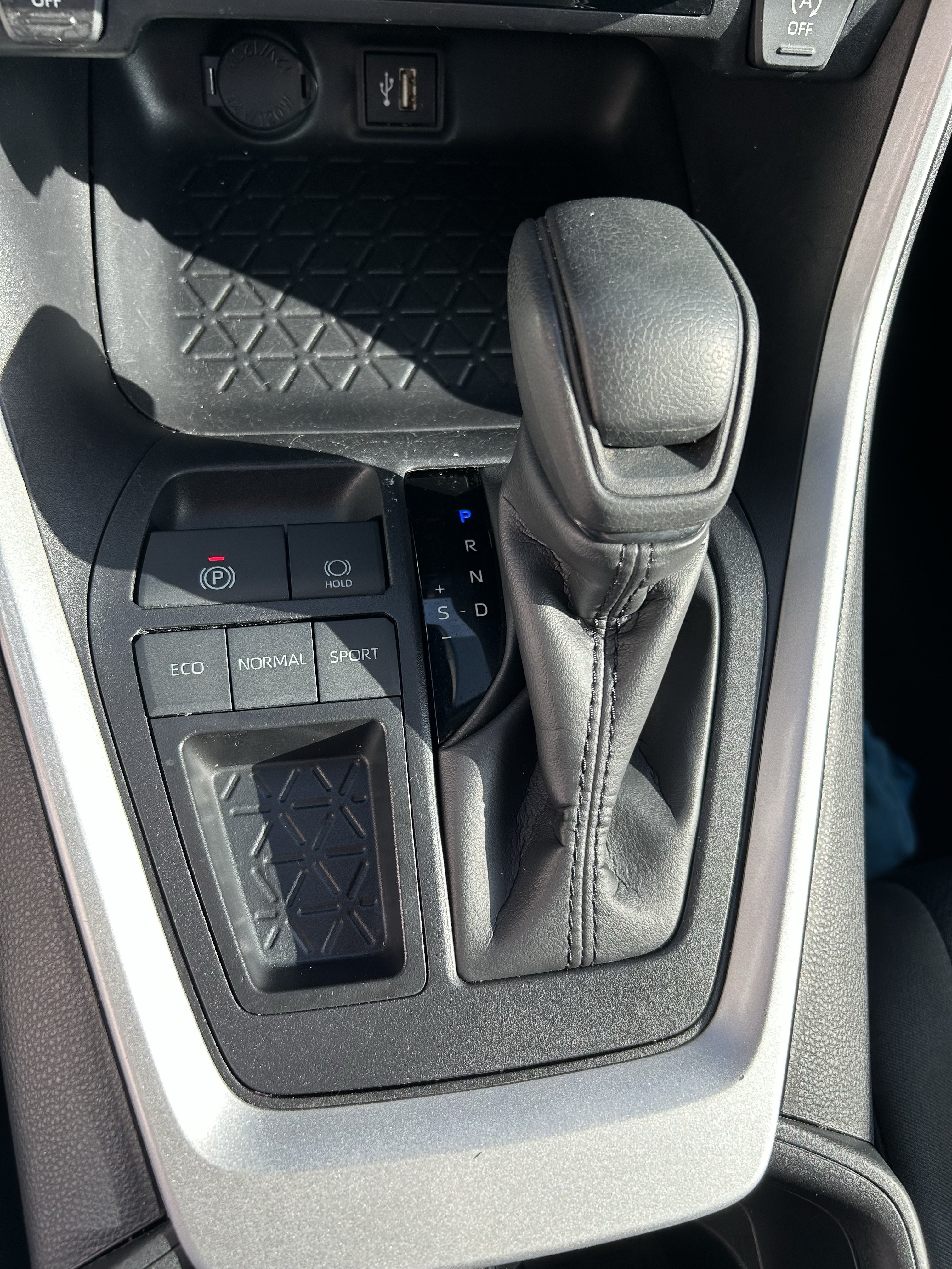 Certified 2025 Toyota RAV4 XLE FWD image 26
