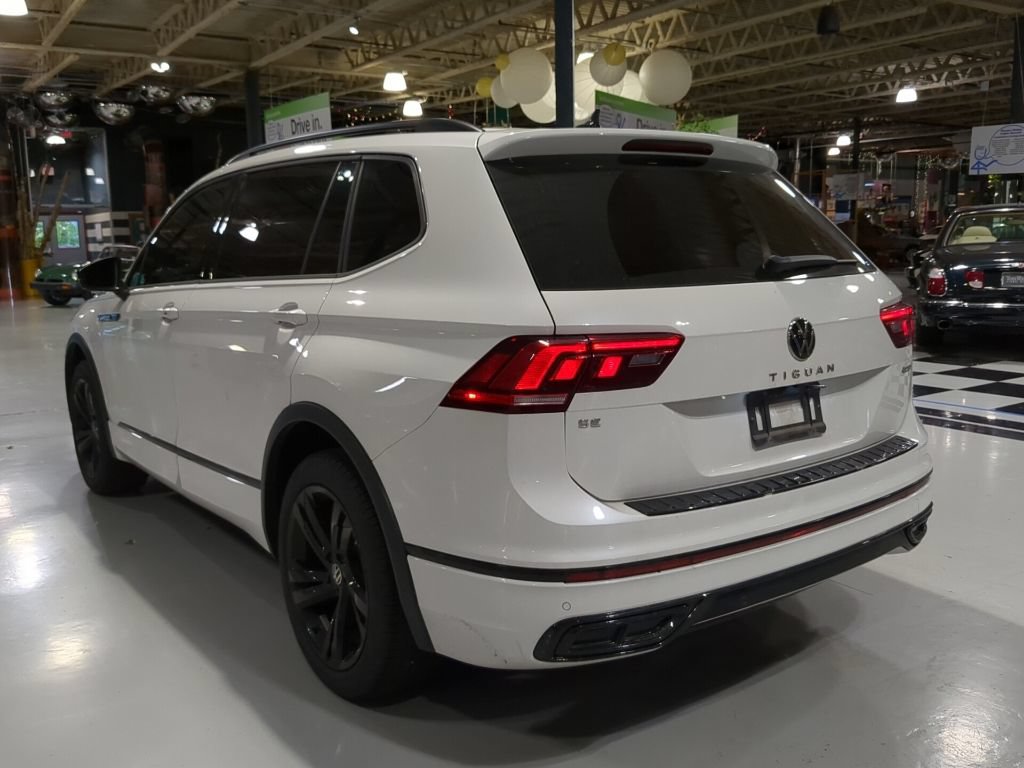 Used 2024 Volkswagen Tiguan SE R-Line AWD/4WD image 11