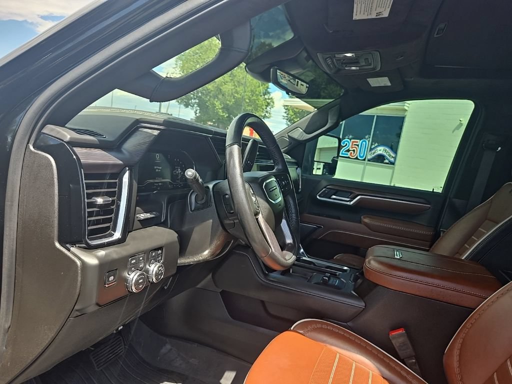 Used 2025 GMC Sierra 3500 Denali Ultimate AWD/4WD image 13