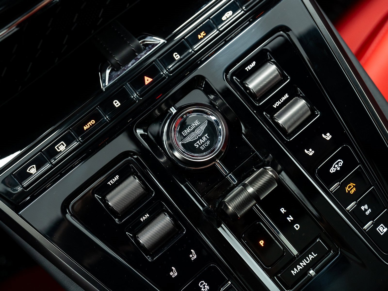 Used 2025 Aston Martin DBX 707 image 37