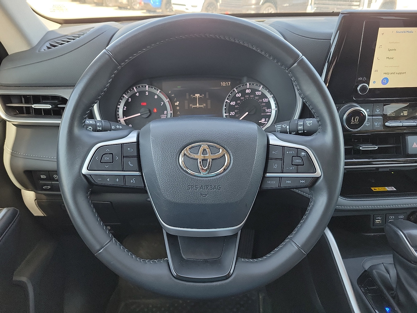 Used 2024 Toyota Highlander XLE AWD/4WD image 19