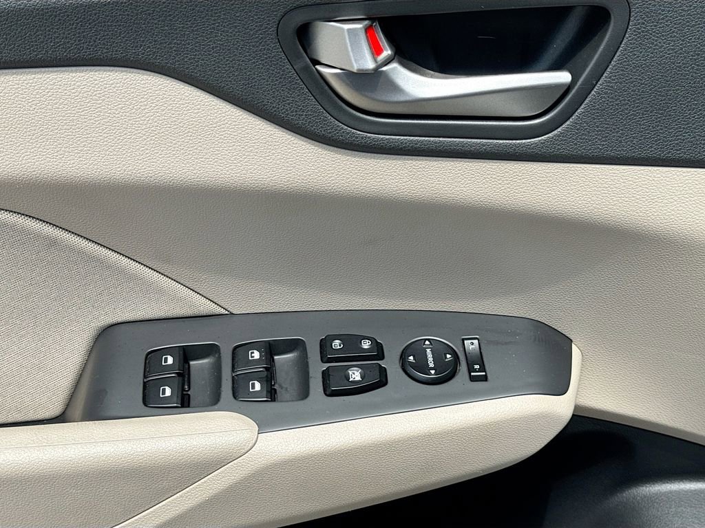 Used 2021 Hyundai Accent SE FWD image 21