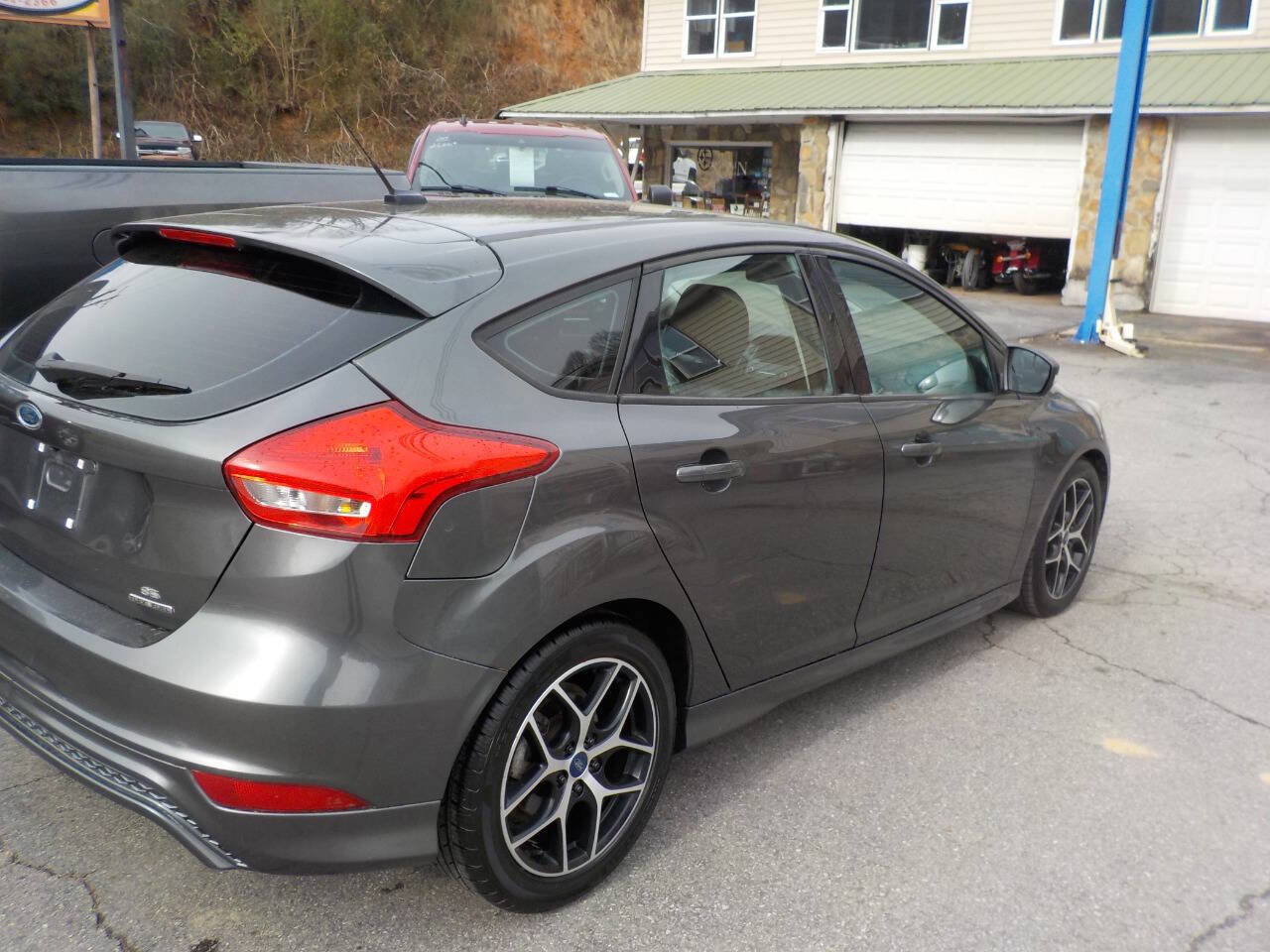 Used 2015 Ford Focus SE w/ SE Sport Package image 6