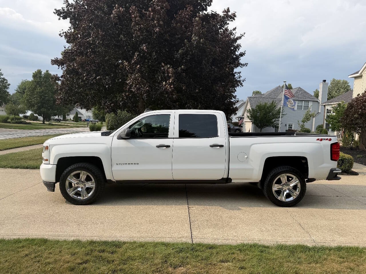 Used 2018 Chevrolet Silverado 1500 Custom w/ Custom Value Package AWD/4WD image 2
