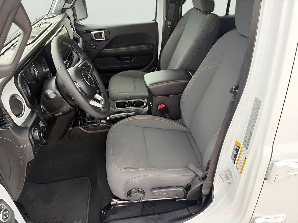 Used 2026 Jeep Wrangler Unlimited Sahara AWD/4WD image 14