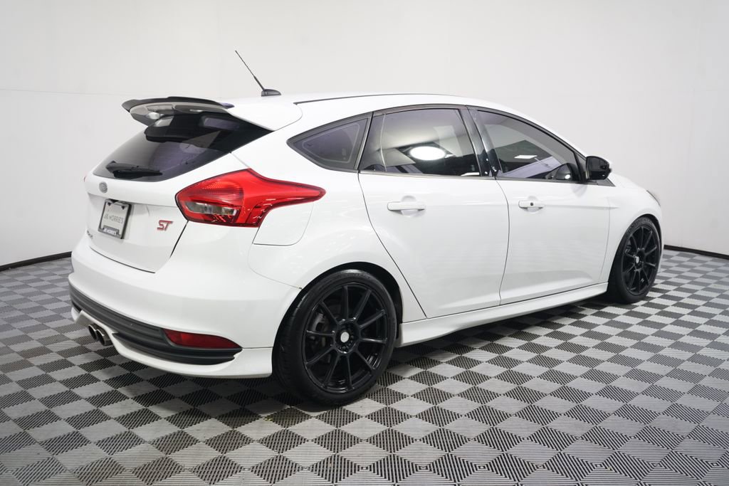 Used 2018 Ford Focus ST w/ Equipment Group 401A FWD image 7