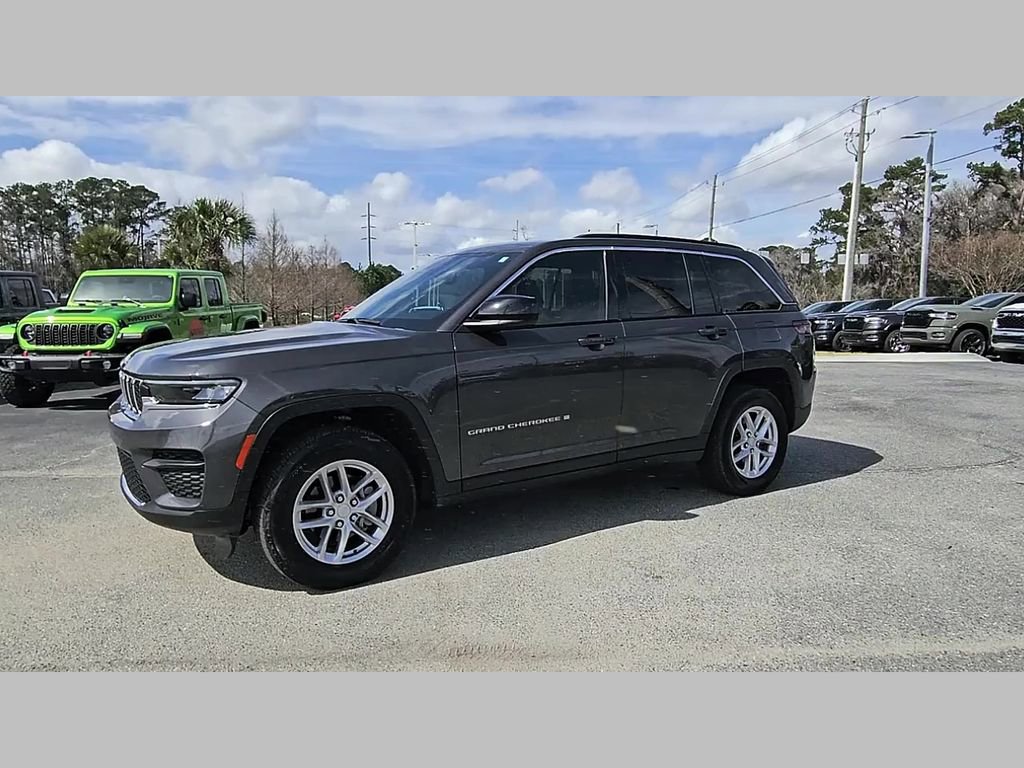 Used 2025 Jeep Grand Cherokee Laredo X w/ Luxury Tech Group I image 27