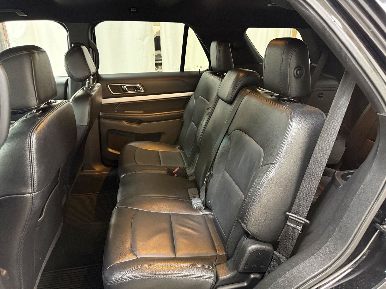 Used 2016 Ford Explorer XLT w/ Equipment Group 202A AWD/4WD image 24