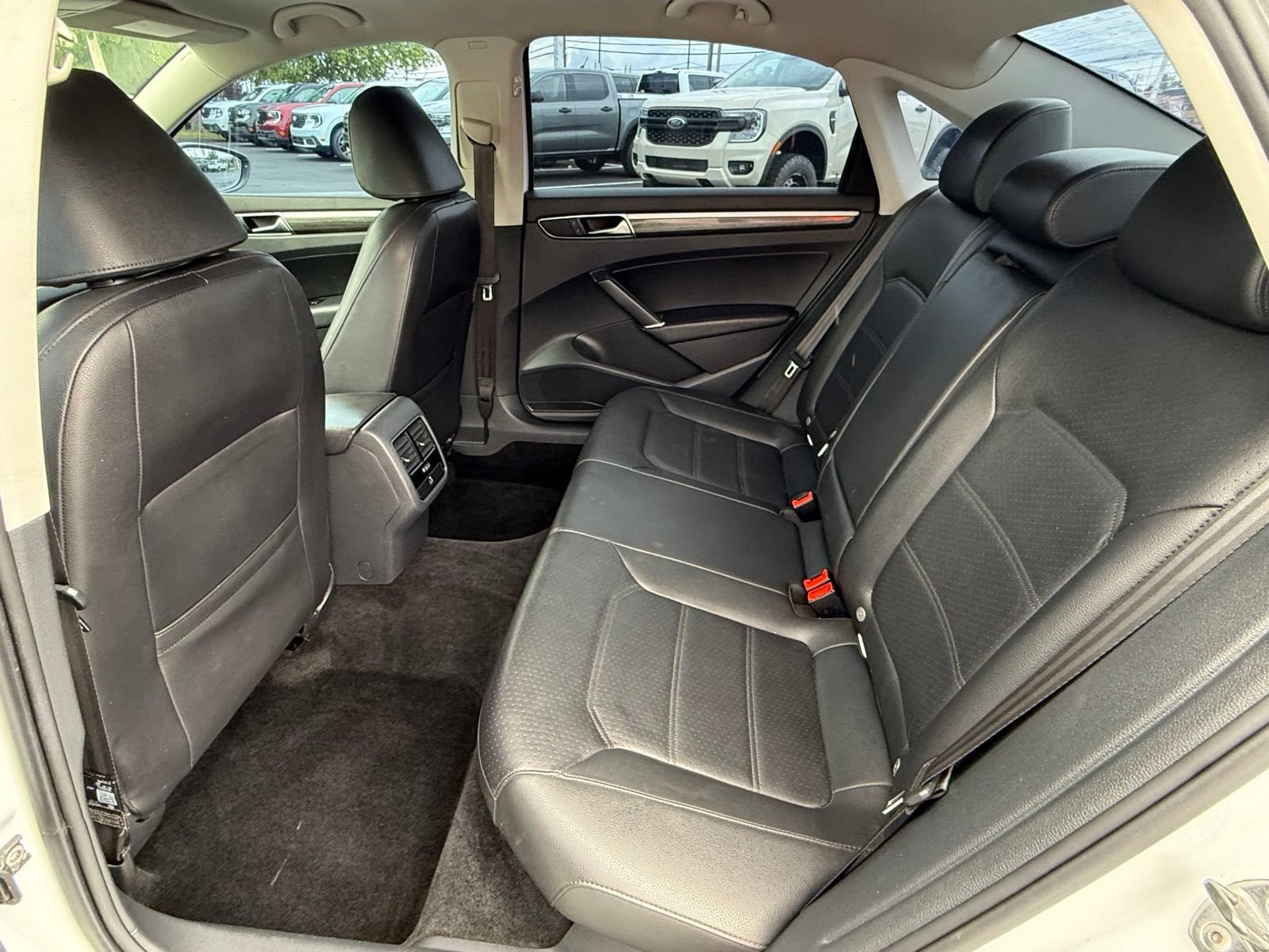 Used 2017 Volkswagen Passat 1.8T SE FWD image 14