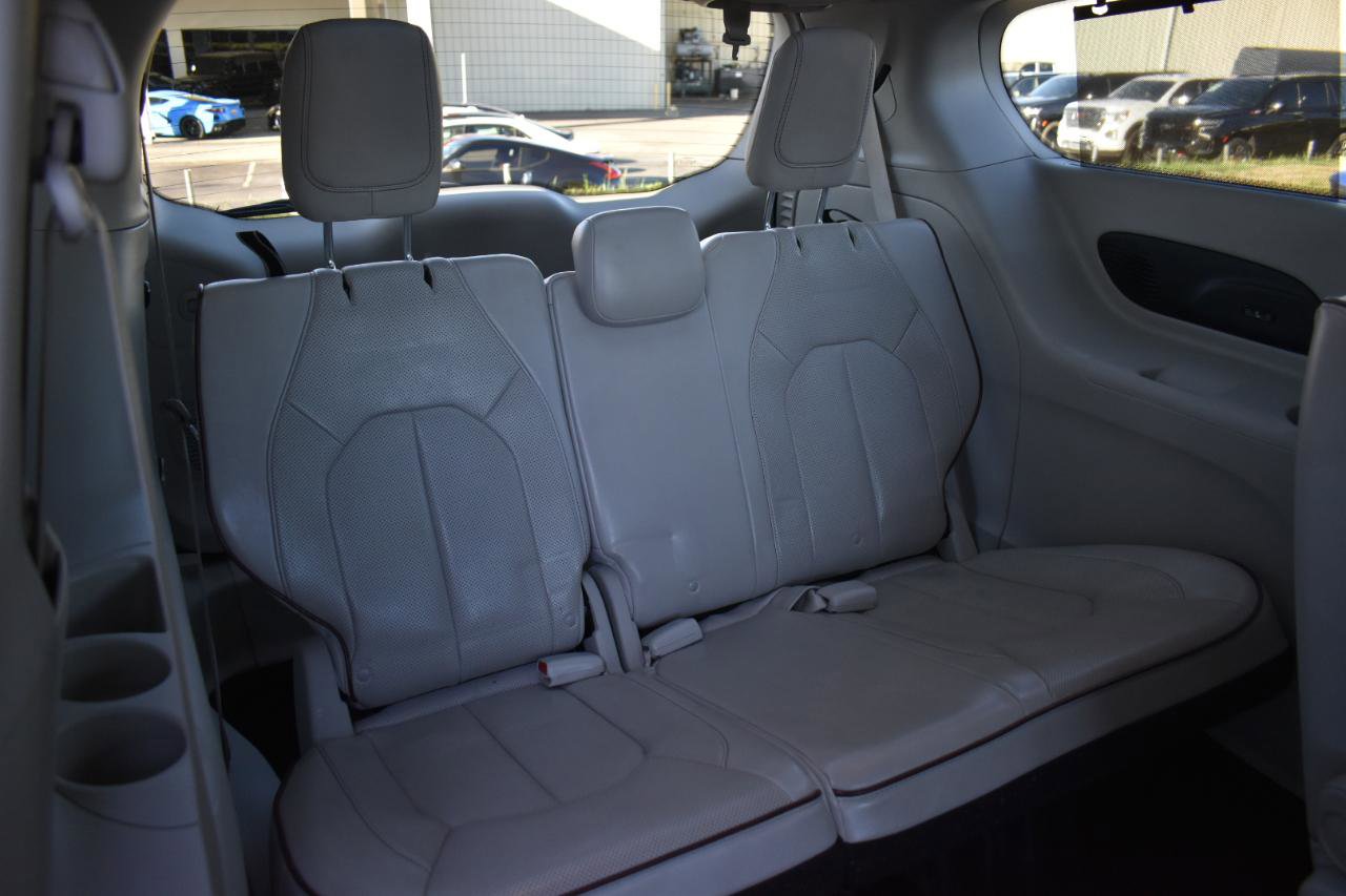 Used 2020 Chrysler Pacifica Limited image 29