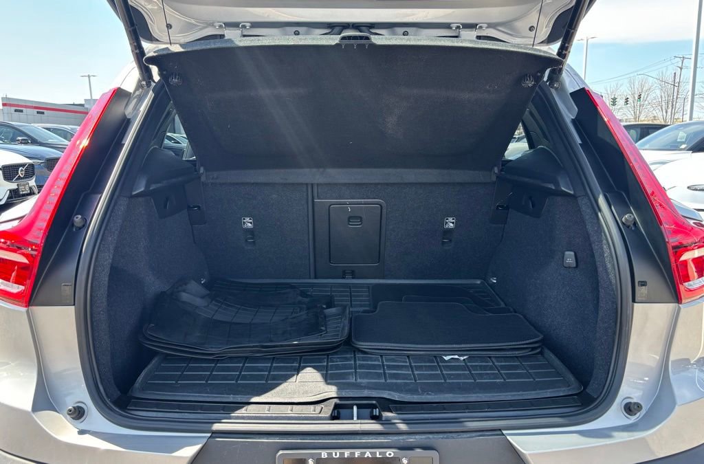 Used 2023 Volvo XC40 B5 Plus w/ Driver Assist Package AWD/4WD image 23