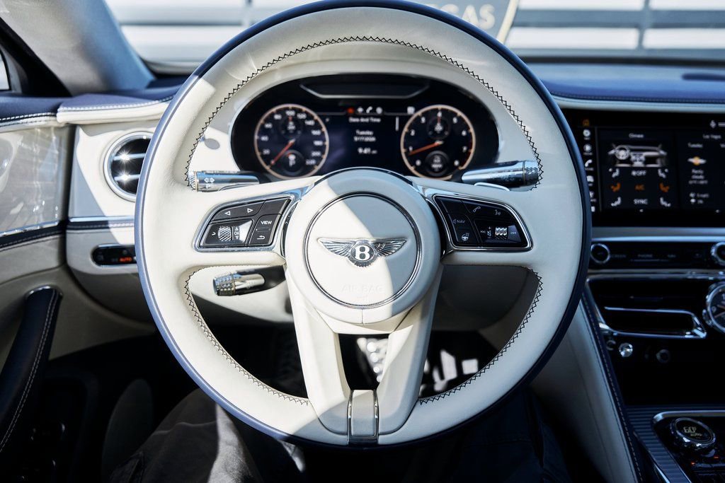Used 2024 Bentley Flying Spur V8 image 53
