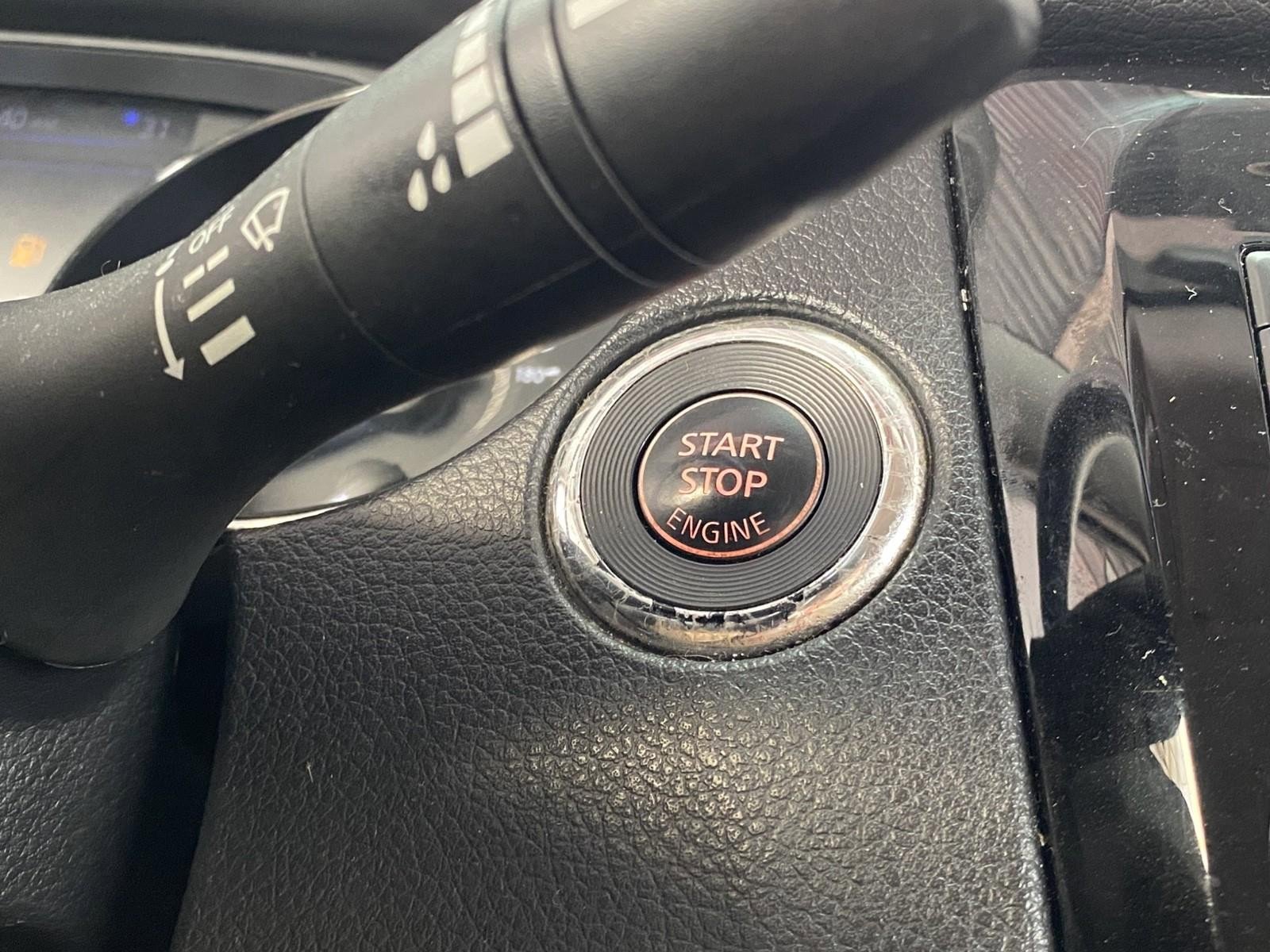 Used 2018 Nissan Rogue SV w/ Premium Package image 29