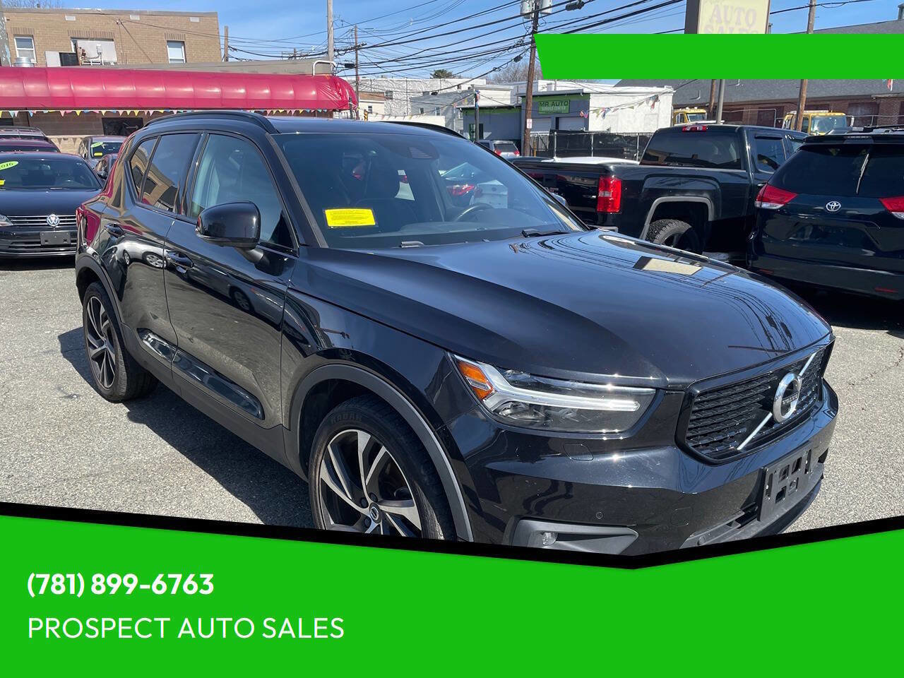 Used 2021 Volvo XC40 T5 R-Design image 1