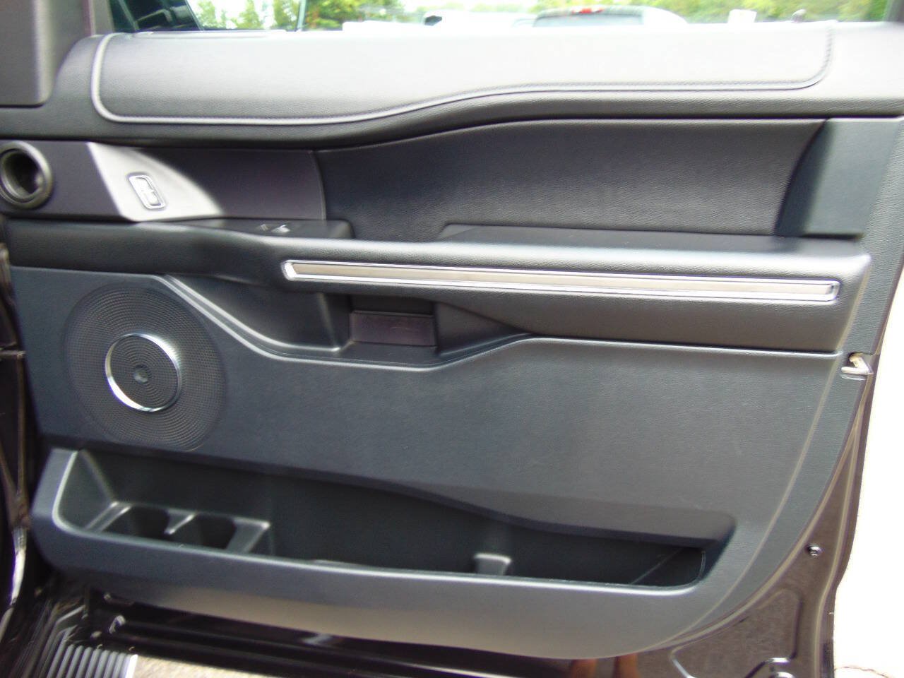 Used 2019 Ford Expedition Max XLT w/ Equipment Group 202A AWD/4WD image 54