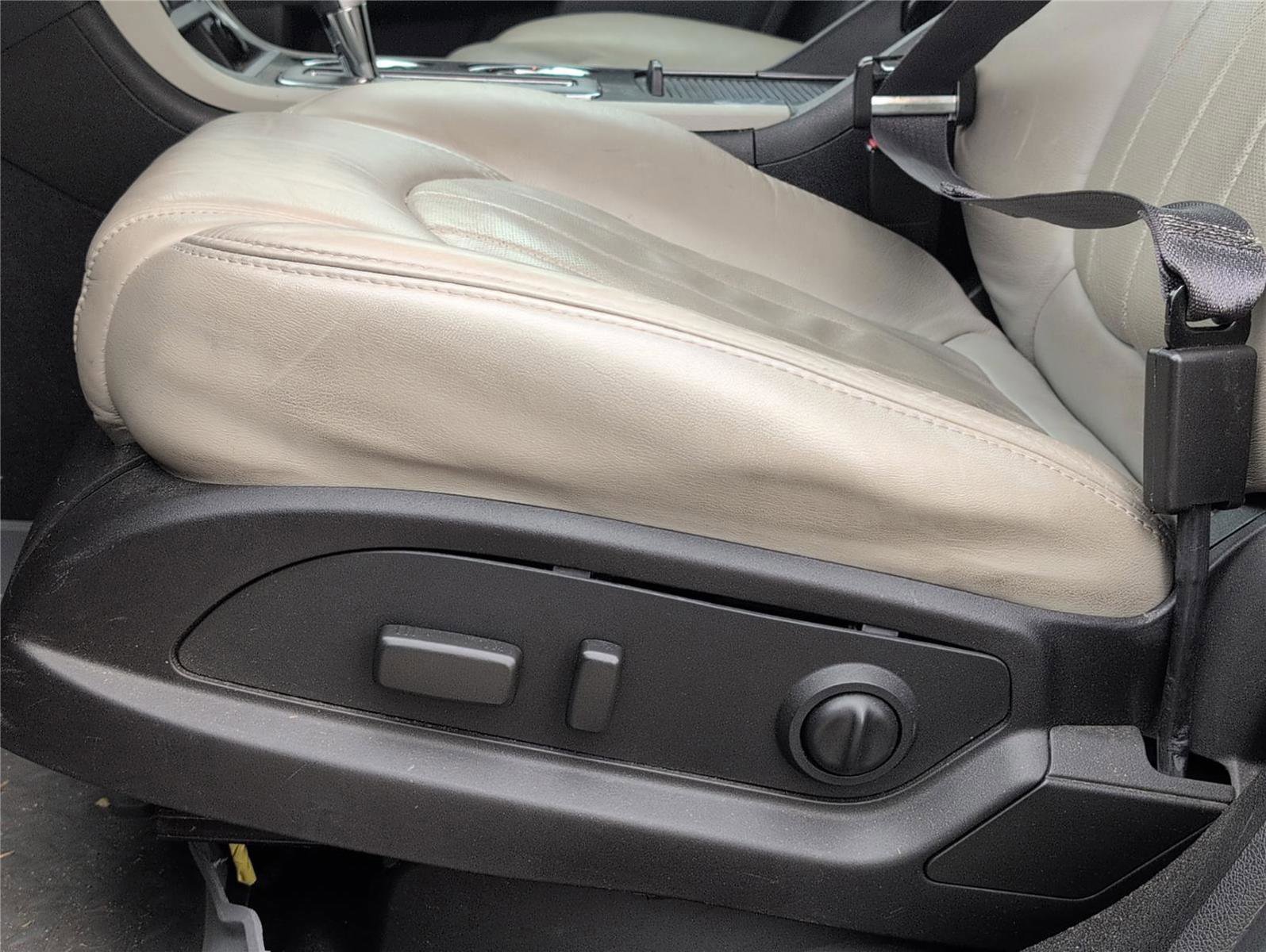 Used 2011 Chevrolet Traverse LTZ image 10