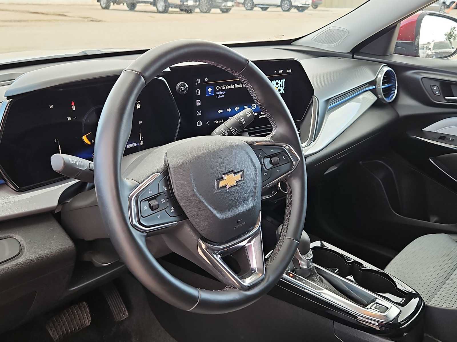Used 2025 Chevrolet Trax LT w/ LT Convenience Package FWD image 10