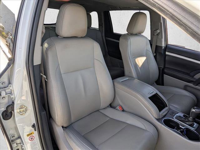 Used 2019 Toyota Highlander XLE image 23