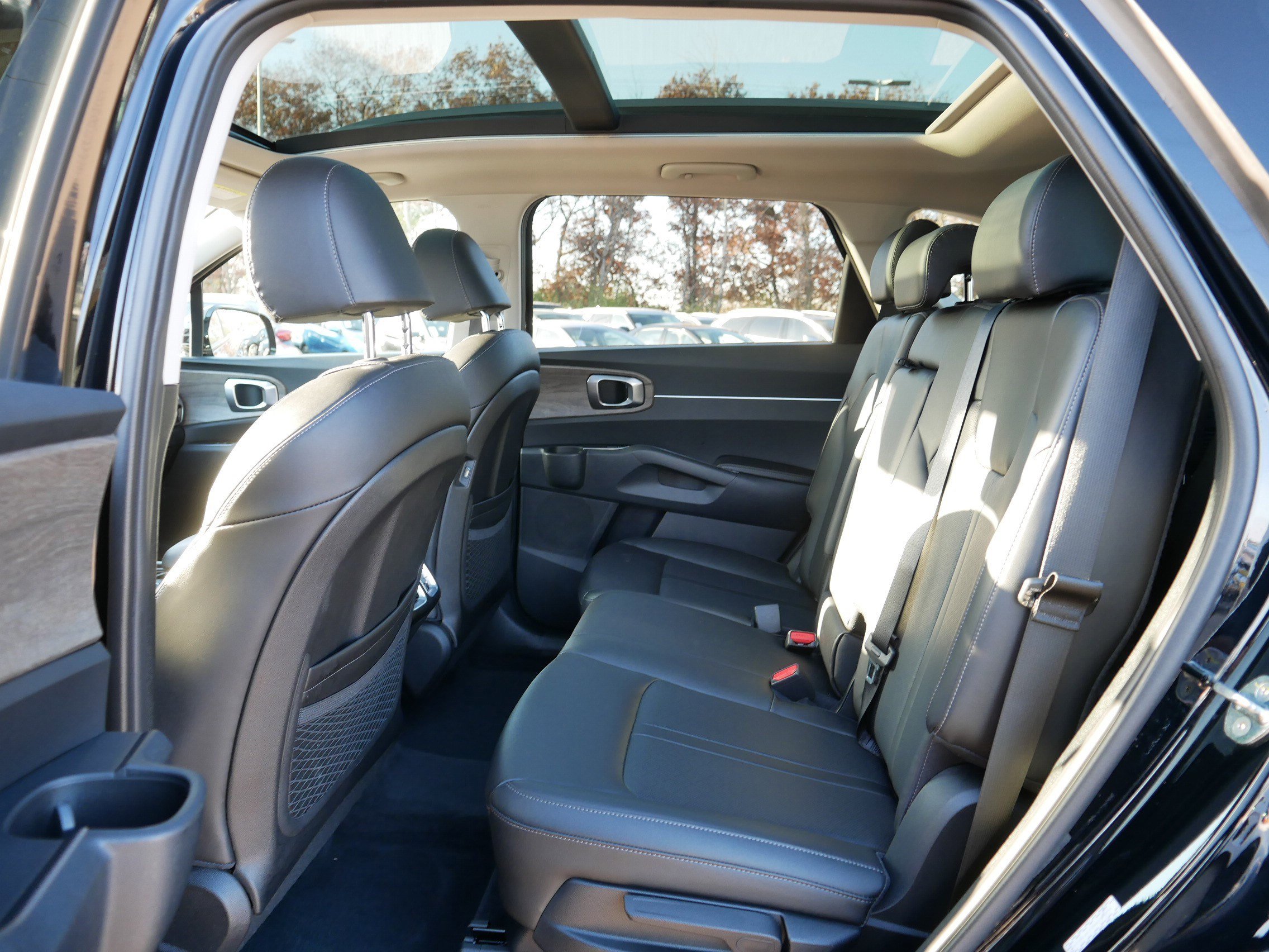 Certified 2022 Kia Sorento S w/ Panoramic Sunroof Package image 36