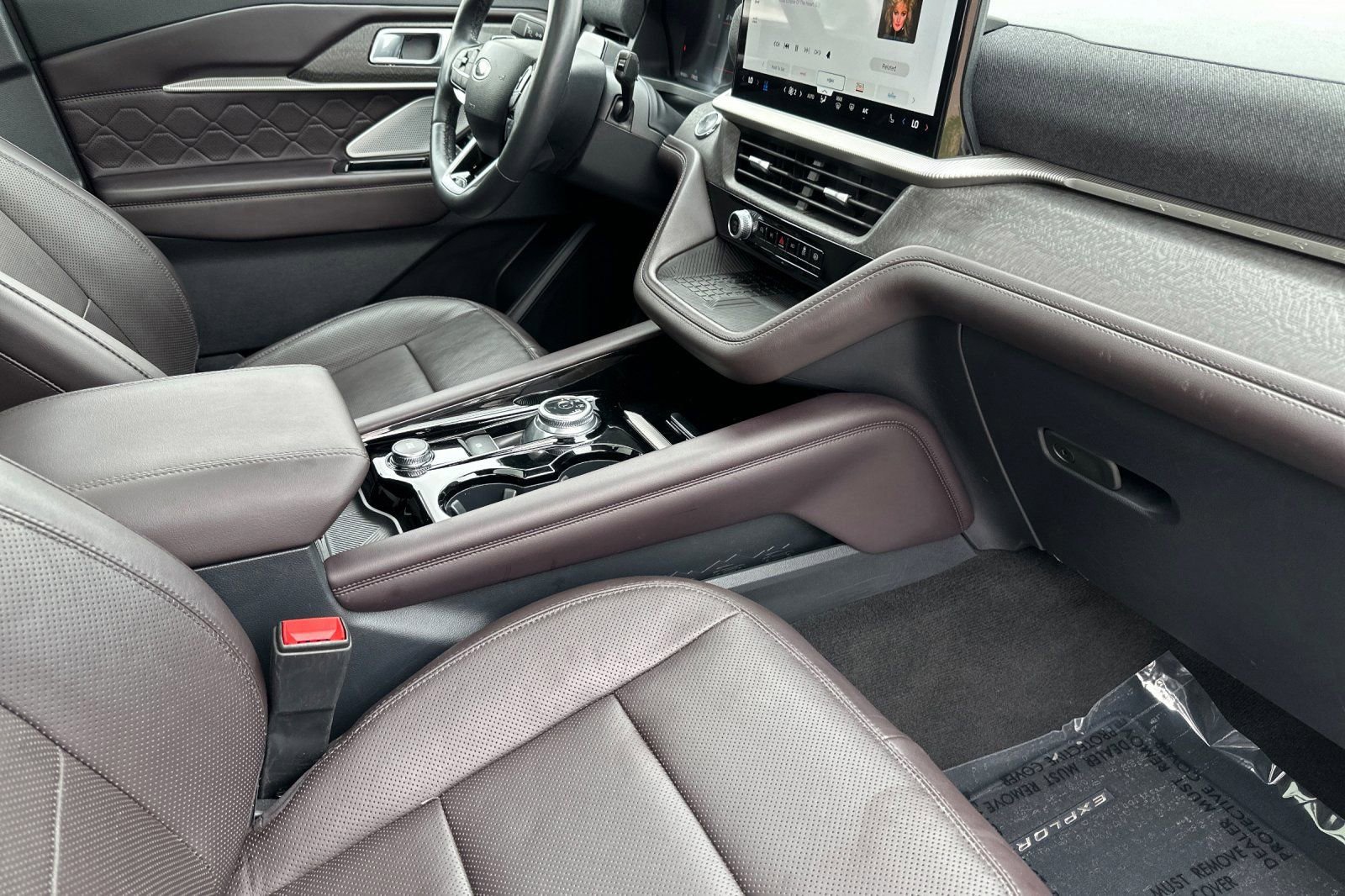 Used 2025 Ford Explorer Platinum w/ LUX Leather Package AWD/4WD image 19