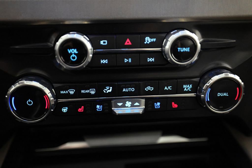 Used 2025 Ford F250 Platinum w/ Platinum Plus Package AWD/4WD image 26