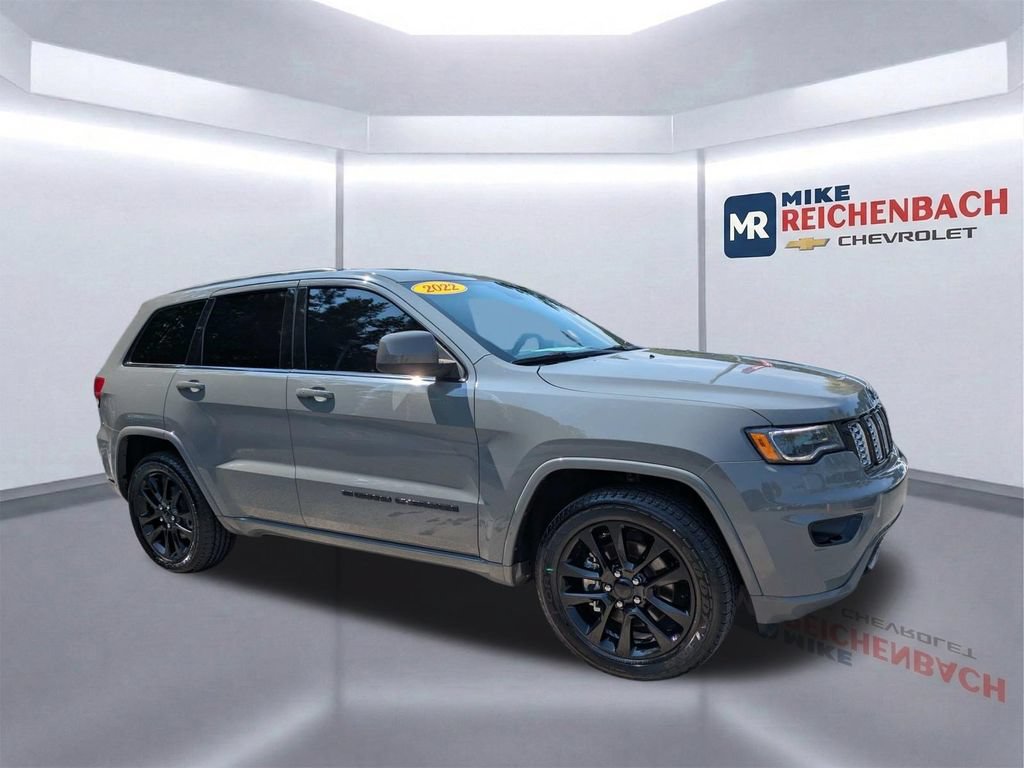 Used 2022 Jeep Grand Cherokee Laredo X RWD image 2