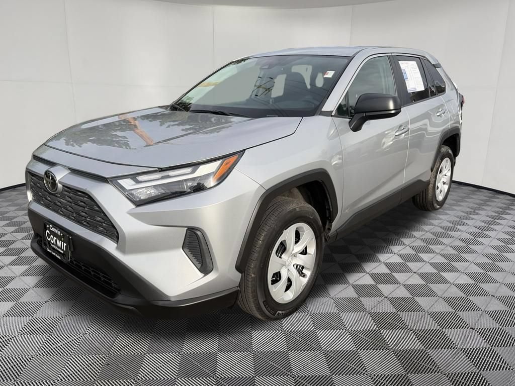 Used 2025 Toyota RAV4 LE AWD/4WD image 4
