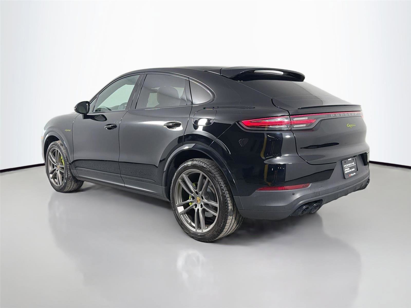Certified 2022 Porsche Cayenne Platinum Edition AWD/4WD image 3
