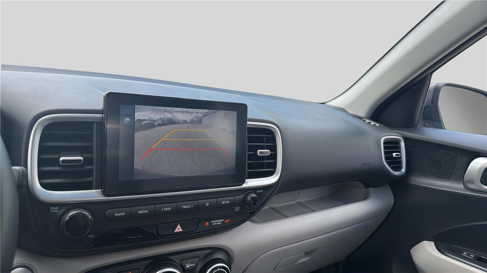 Used 2025 Hyundai Venue SEL FWD image 13