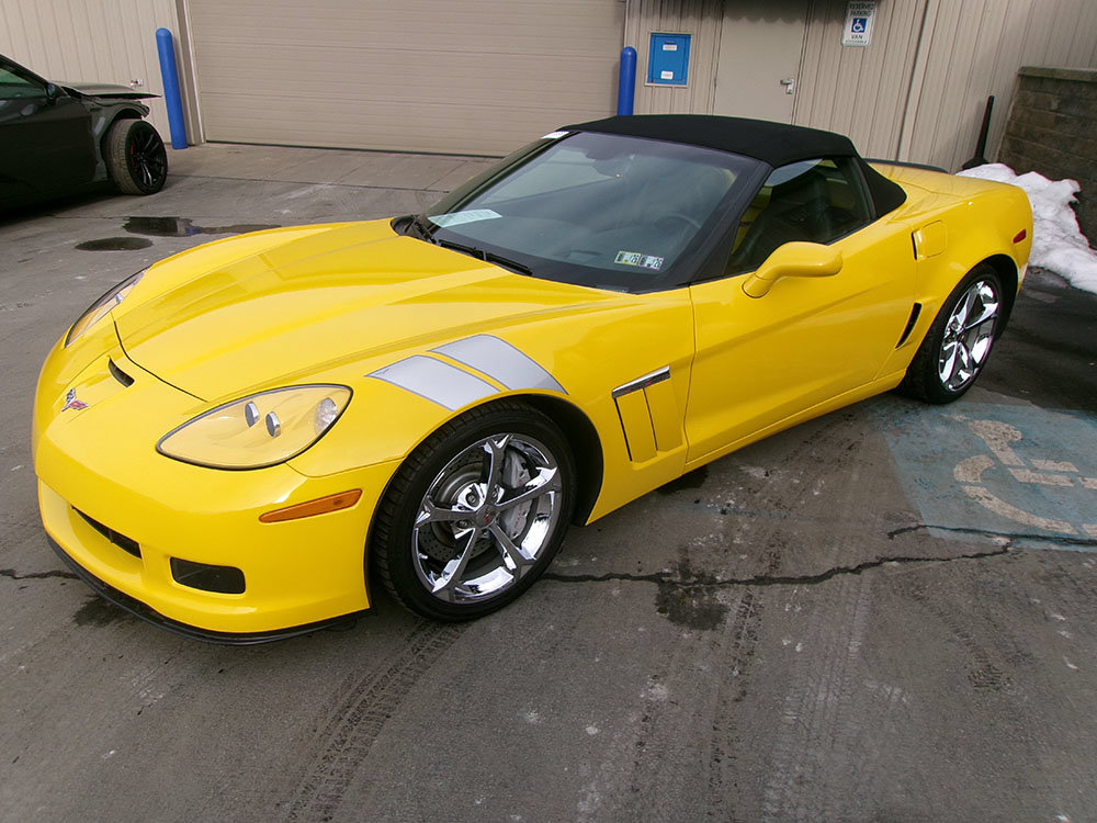 Used 2011 Chevrolet Corvette Grand Sport w/ Preferred Equipment Group RWD image 1